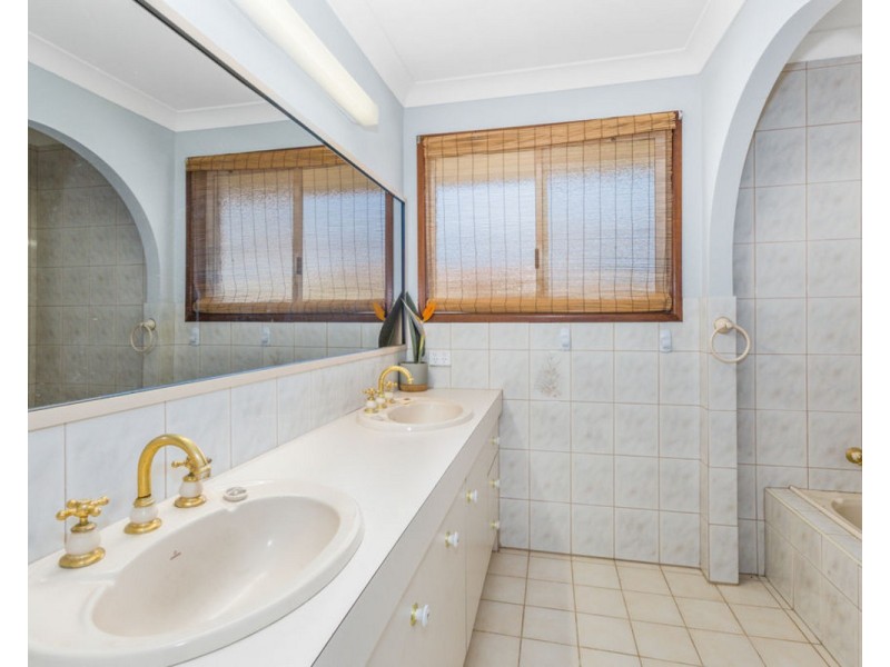 4 Allamanda Avenue, Banora Point NSW 2486