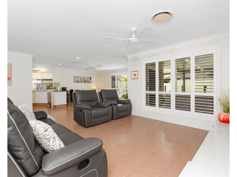 71 Avondale Drive, Banora Point NSW 2486