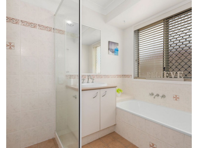 71 Avondale Drive, Banora Point NSW 2486