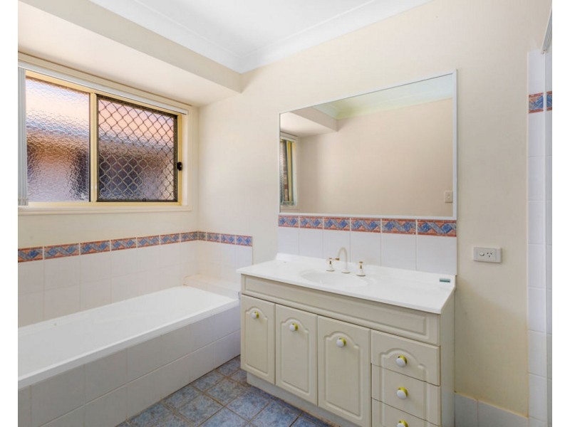 6 Kinross Close, Banora Point NSW 2486