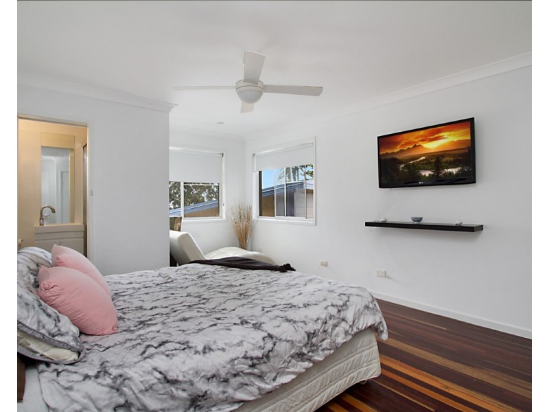 16 Anthony Avenue, Banora Point NSW 2486