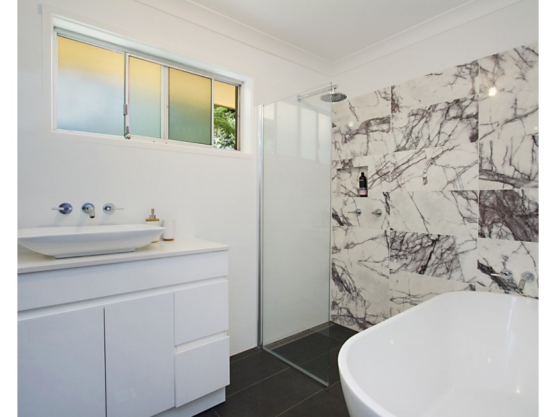 16 Anthony Avenue, Banora Point NSW 2486