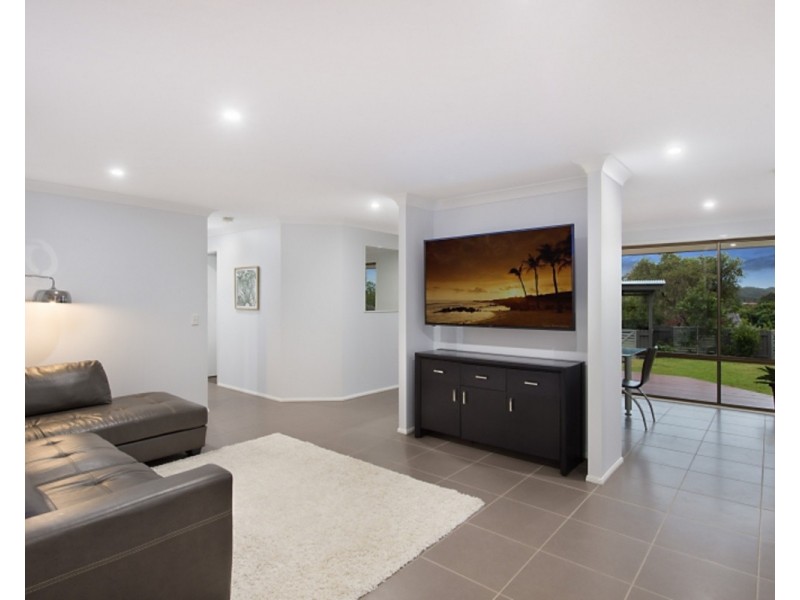 11 Nandina Terrace, Banora Point NSW 2486
