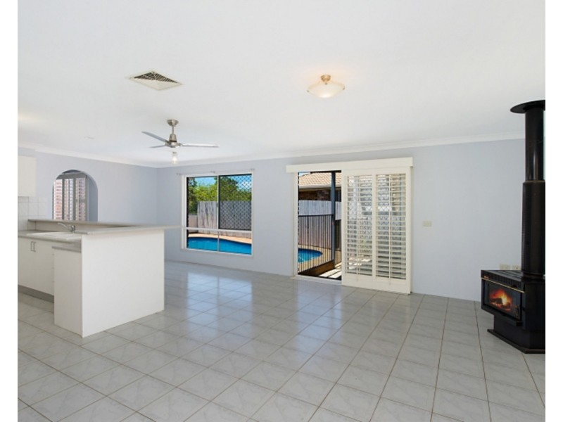 27 Amaroo Drive, Banora Point NSW 2486