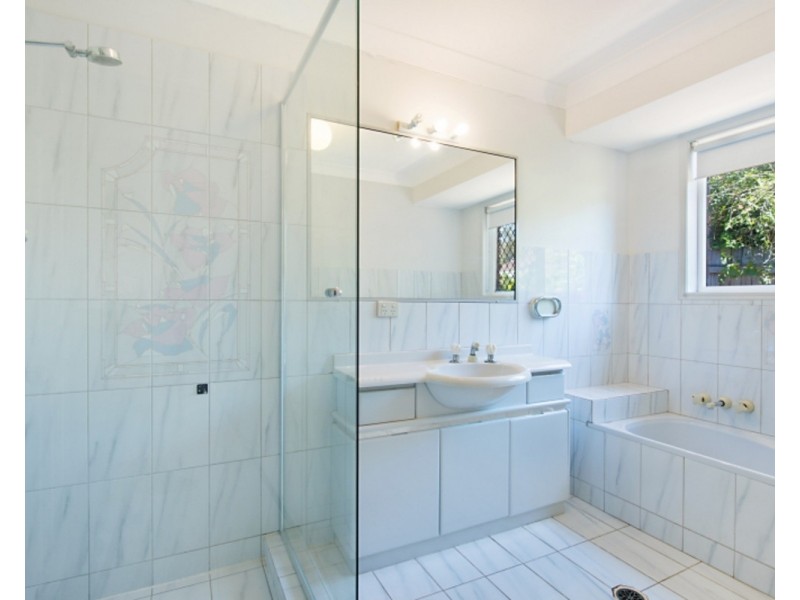 27 Amaroo Drive, Banora Point NSW 2486