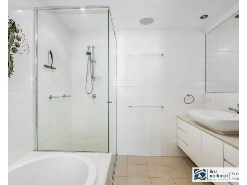 305/2 Creek Street, Kirra QLD 4225