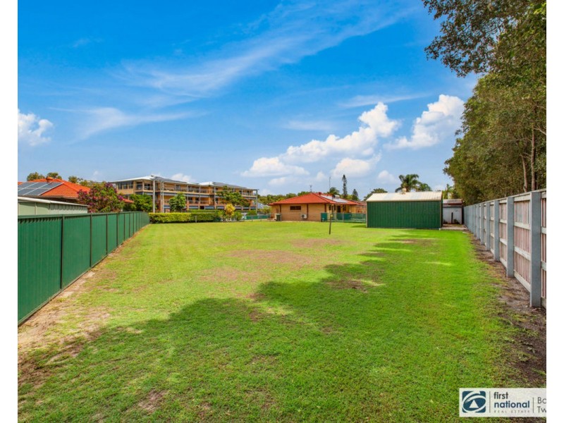 20 Blundell Boulevard, Tweed Heads South NSW 2486