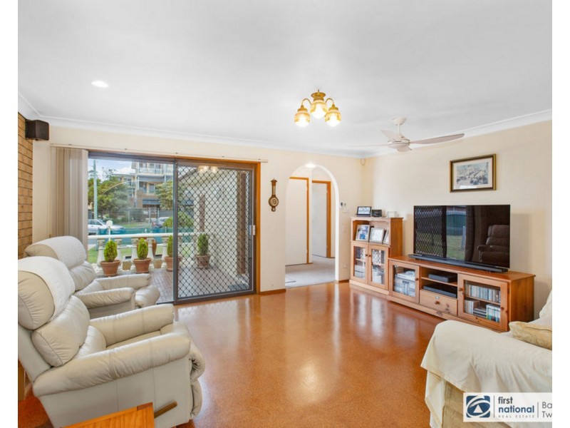 22 Blundell Boulevard, Tweed Heads South NSW 2486