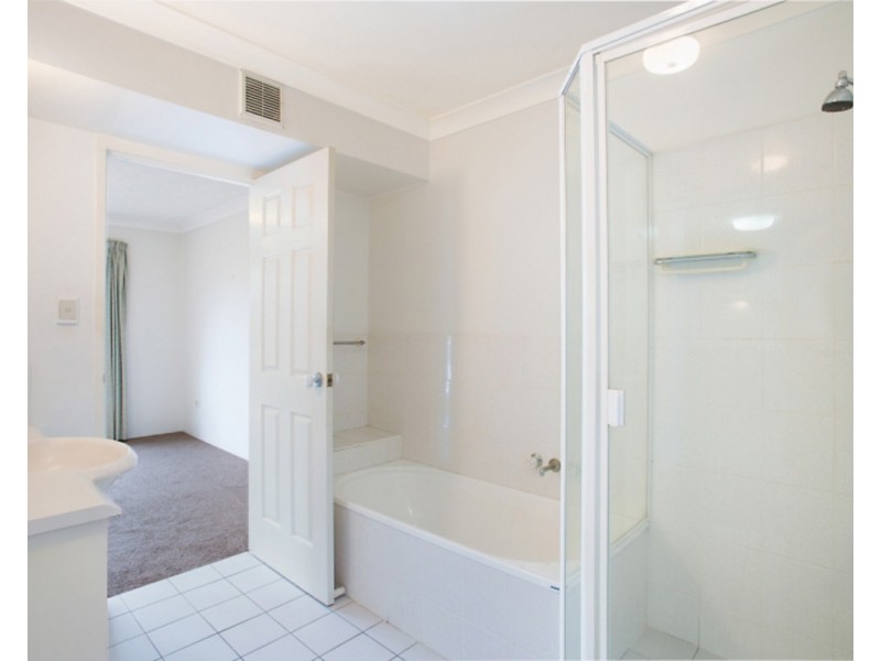 23/9 Ocean Street, Coolangatta QLD 4225