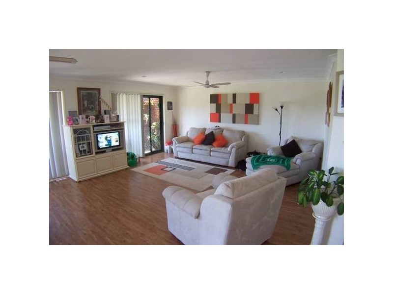 2/30 Honeymyrtle Dr, Banora Point NSW 2486