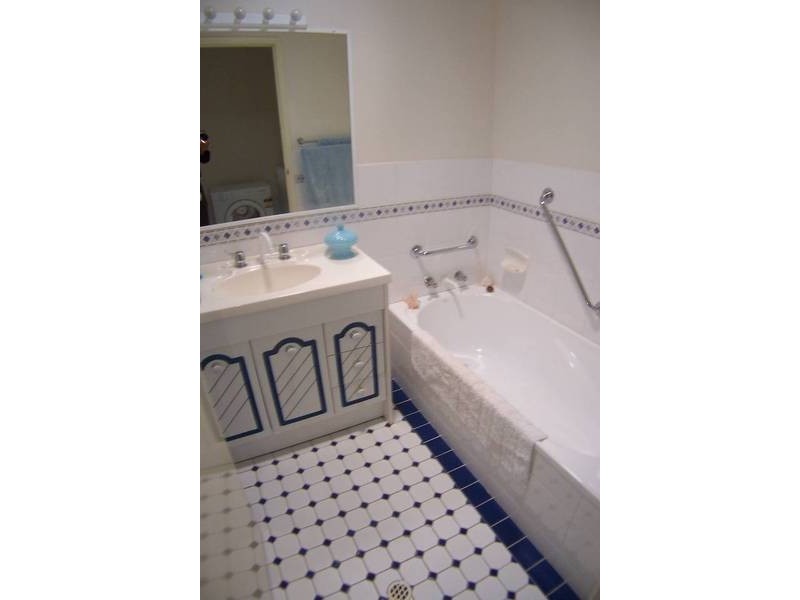 2/30 Honeymyrtle Dr, Banora Point NSW 2486