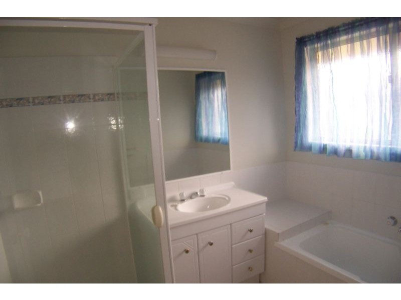 1/6 Dunloy Court, Banora Point NSW 2486