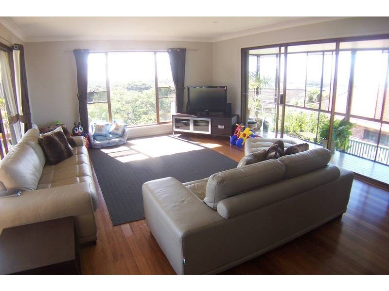 2 Allamanda Ave, Banora Point NSW 2486