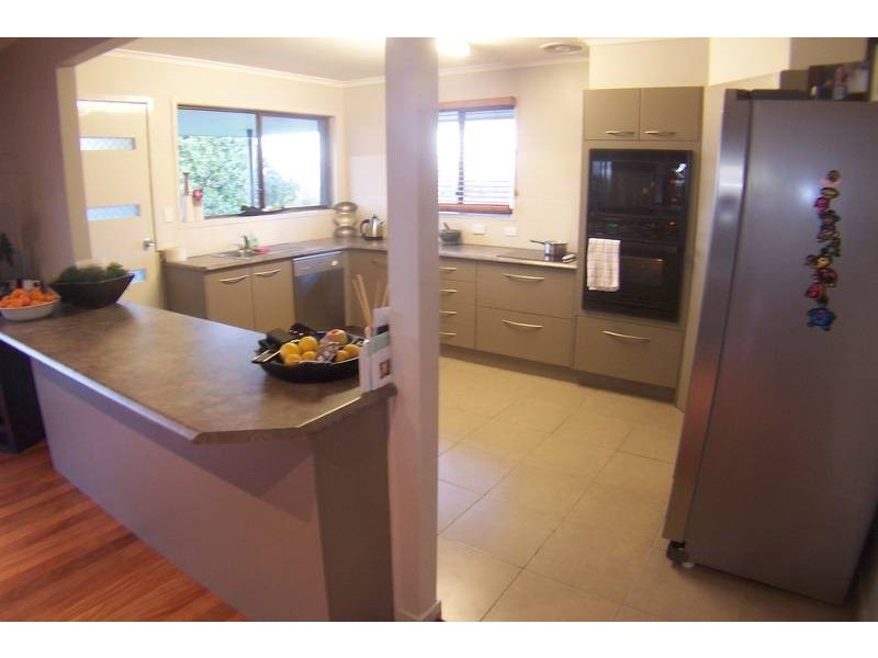 2 Allamanda Ave, Banora Point NSW 2486