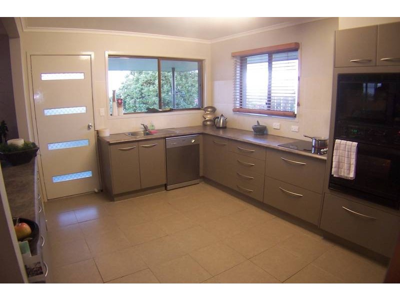 2 Allamanda Ave, Banora Point NSW 2486