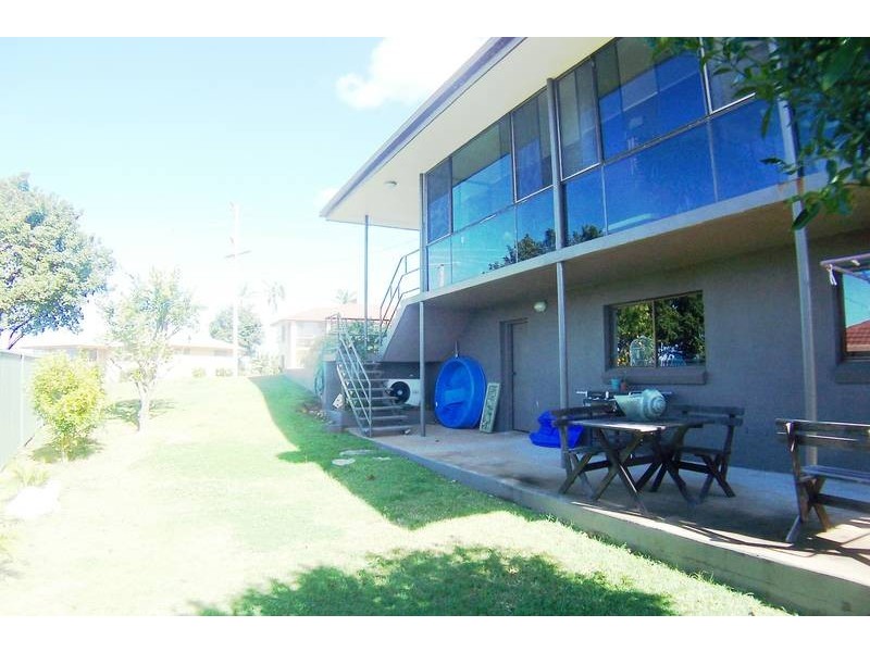 2 Allamanda Ave, Banora Point NSW 2486