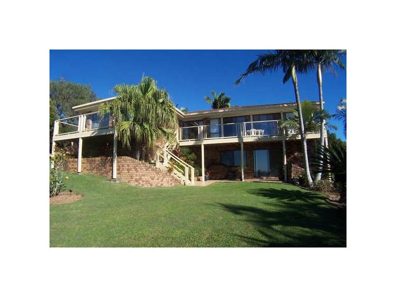 12 Jarrah Crescent, Ocean Shores NSW 2483