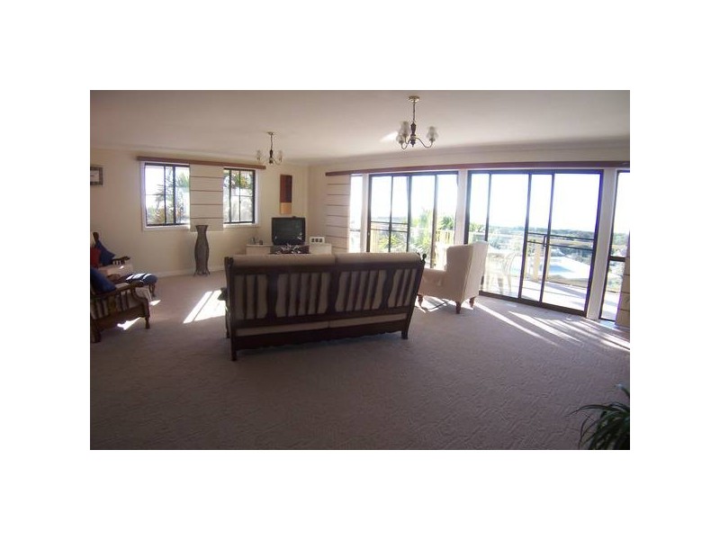 12 Jarrah Crescent, Ocean Shores NSW 2483