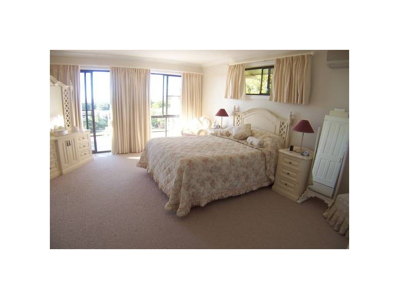 12 Jarrah Crescent, Ocean Shores NSW 2483