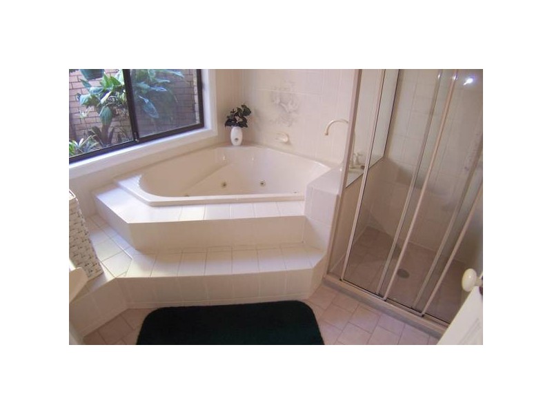 12 Jarrah Crescent, Ocean Shores NSW 2483