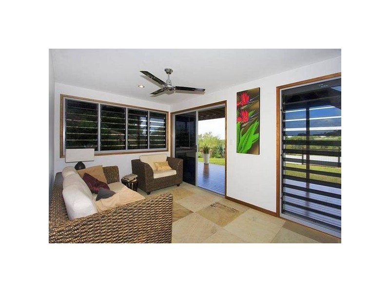 50 Martinelli Ave, Banora Point NSW 2486