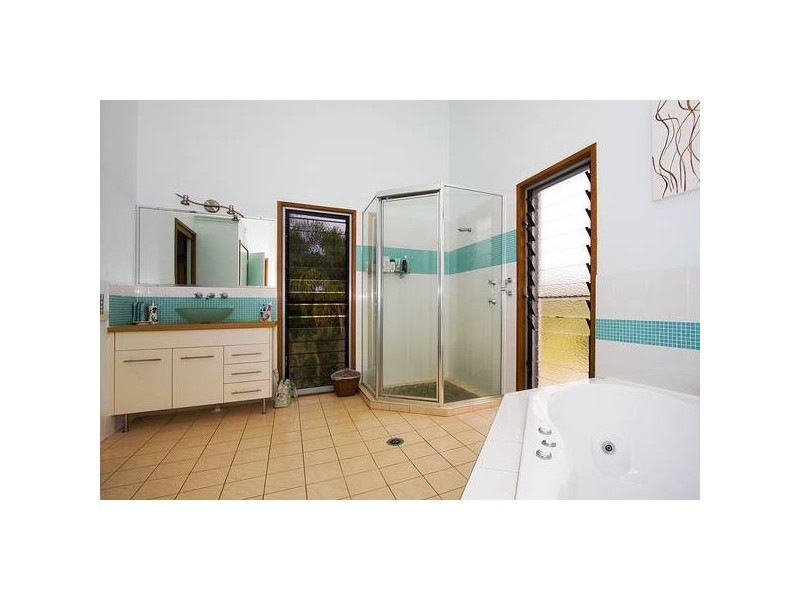 50 Martinelli Ave, Banora Point NSW 2486