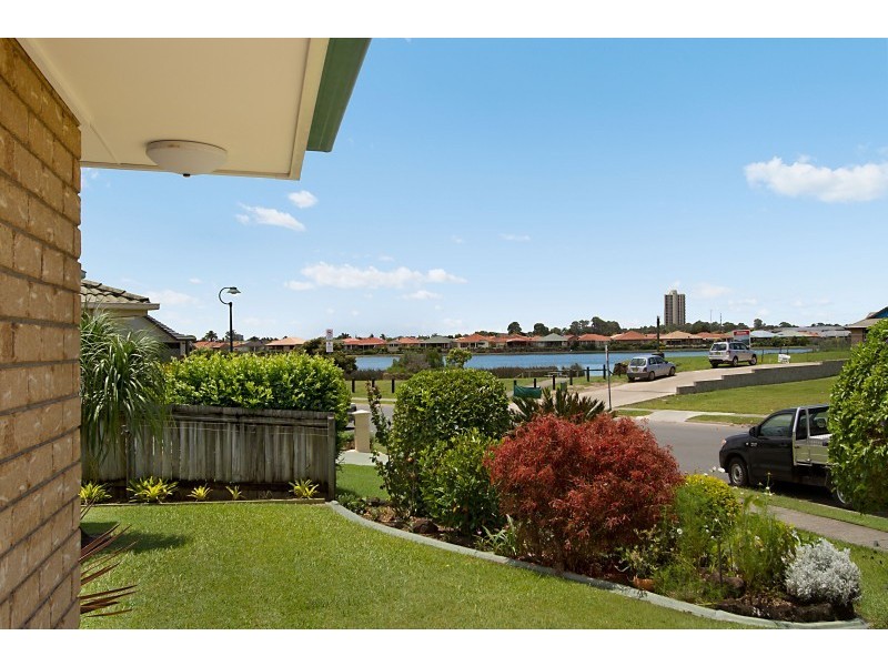 11 Winders Place, Banora Point NSW 2486