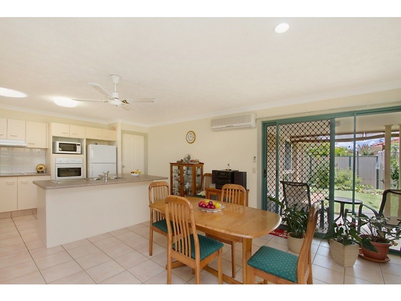 11 Winders Place, Banora Point NSW 2486
