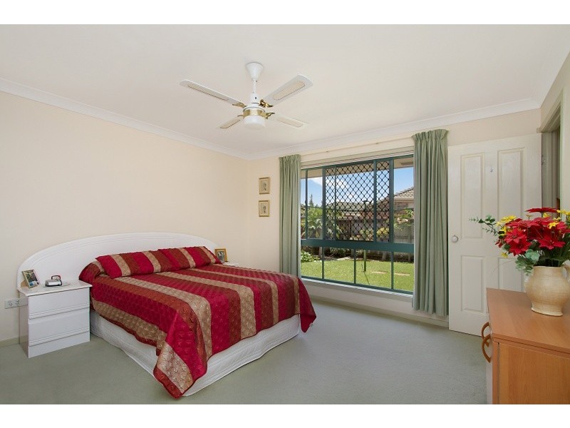 11 Winders Place, Banora Point NSW 2486