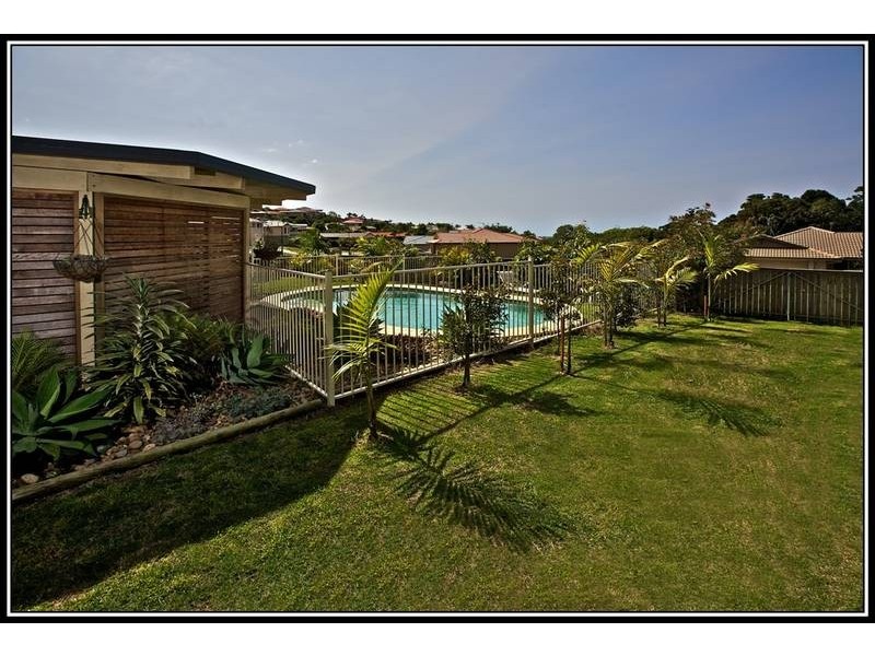 1 Buncrana Terrace, Banora Point NSW 2486
