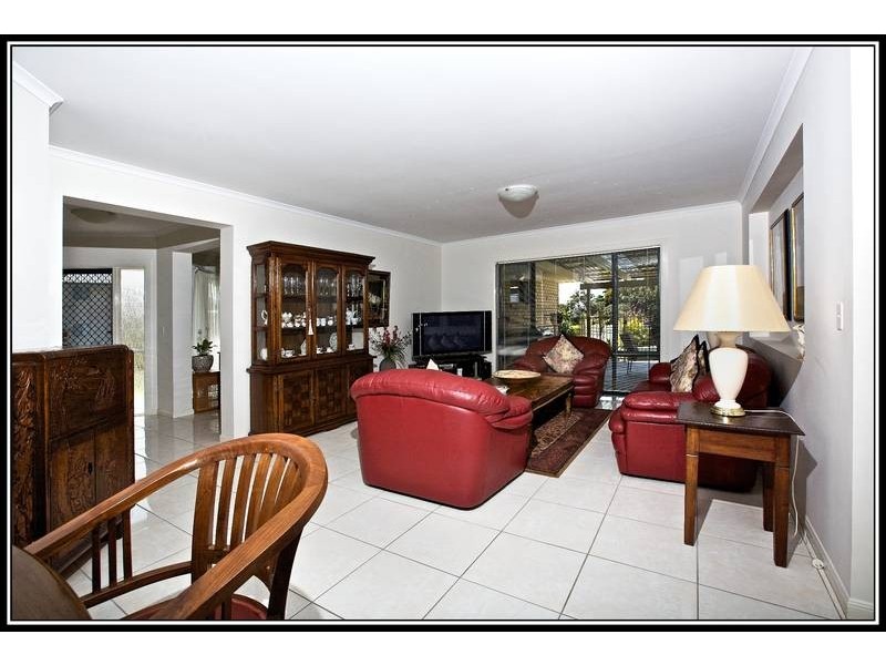 1 Buncrana Terrace, Banora Point NSW 2486