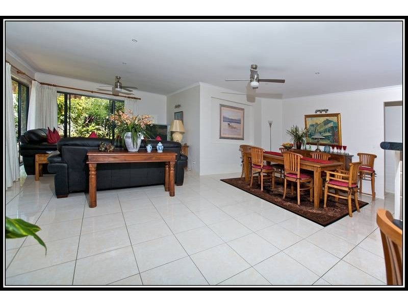 1 Buncrana Terrace, Banora Point NSW 2486