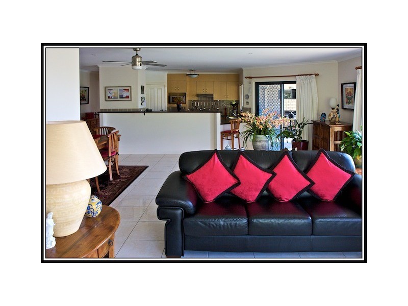 1 Buncrana Terrace, Banora Point NSW 2486