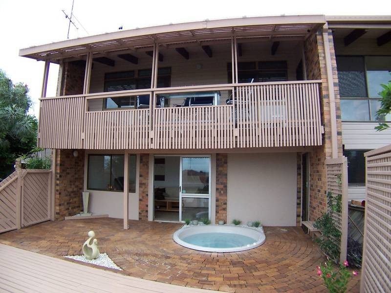 1 Dolphin Place, Banora Point NSW 2486