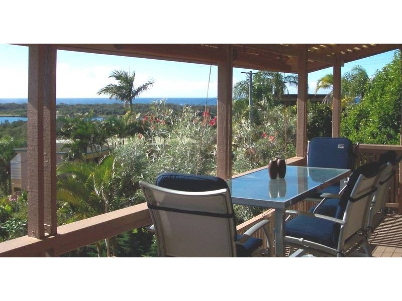 1 Dolphin Place, Banora Point NSW 2486