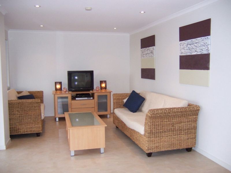 1 Dolphin Place, Banora Point NSW 2486