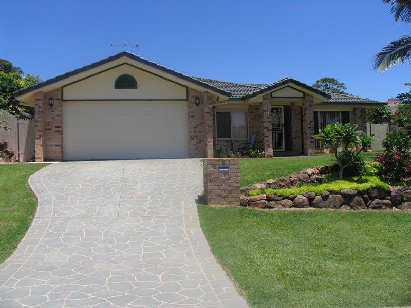 8 Grassmere Court, Banora Point NSW 2486