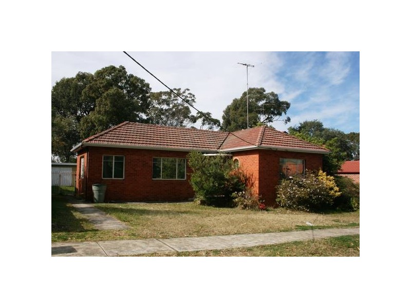 15 Best Crescent, Kirrawee NSW 2232