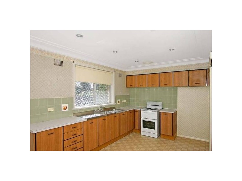 9 Queanbeyan Ave, Miranda NSW 2228