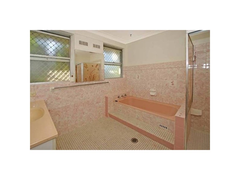 9 Queanbeyan Ave, Miranda NSW 2228