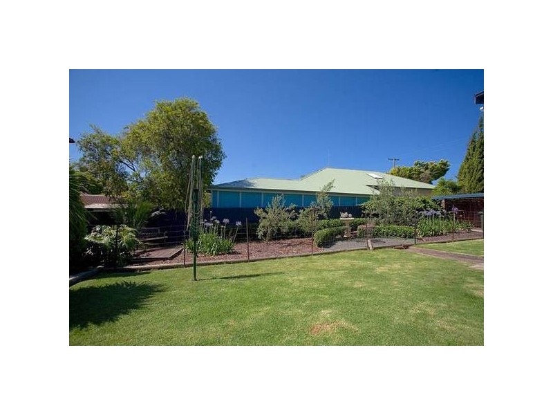 93 Oak Road, Kirrawee NSW 2232