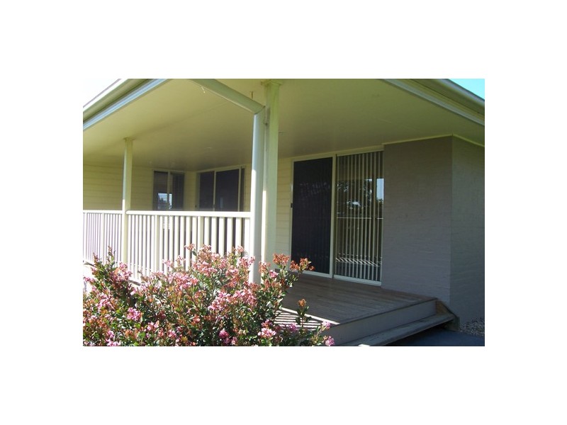 8 COX PLACE, Sunshine Bay NSW 2536