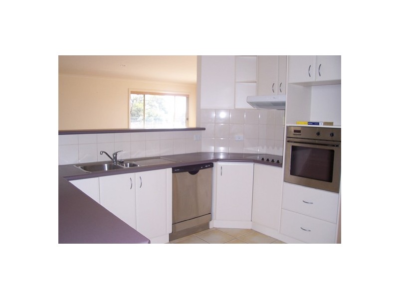 8 COX PLACE, Sunshine Bay NSW 2536