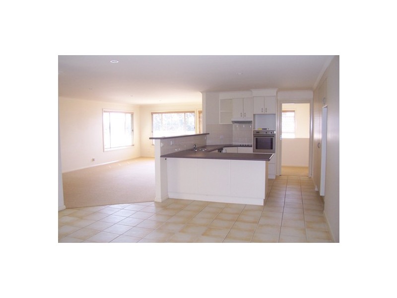 8 COX PLACE, Sunshine Bay NSW 2536