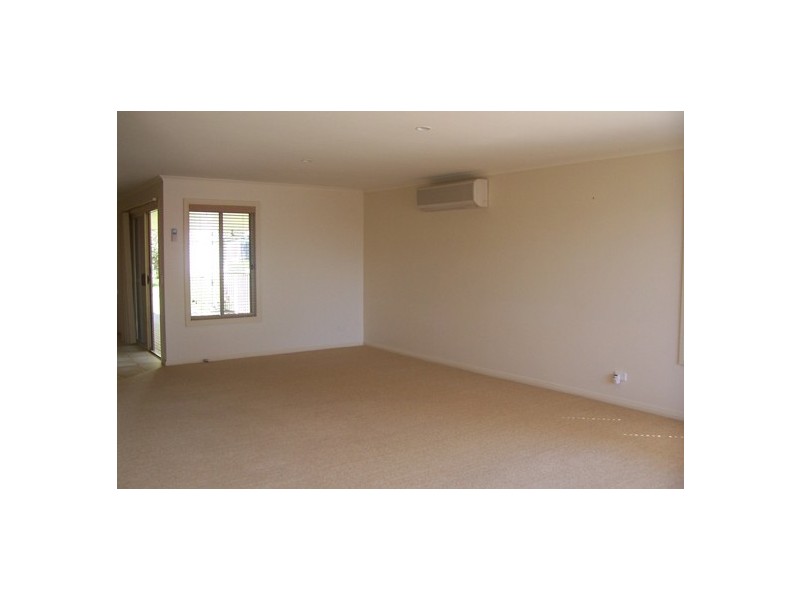 8 COX PLACE, Sunshine Bay NSW 2536