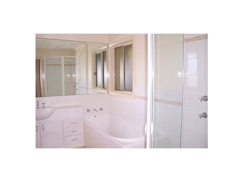 8 COX PLACE, Sunshine Bay NSW 2536