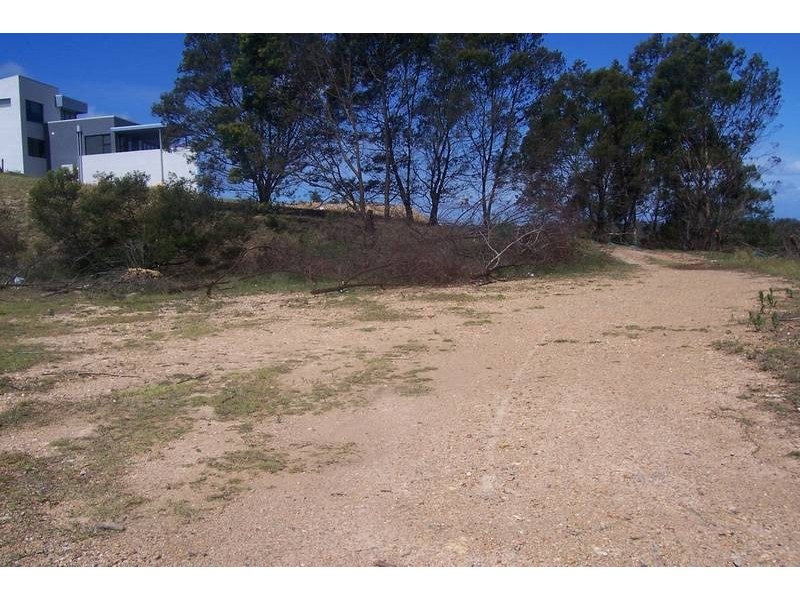 1 Broomfield Crescent, Long Beach NSW 2536