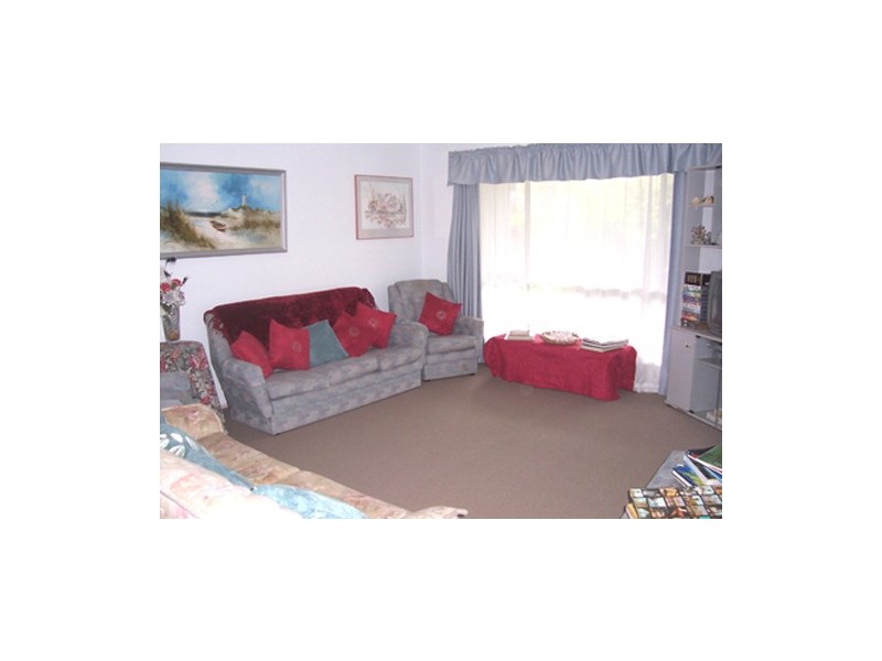 4 Johnson Place, Surf Beach NSW 2536