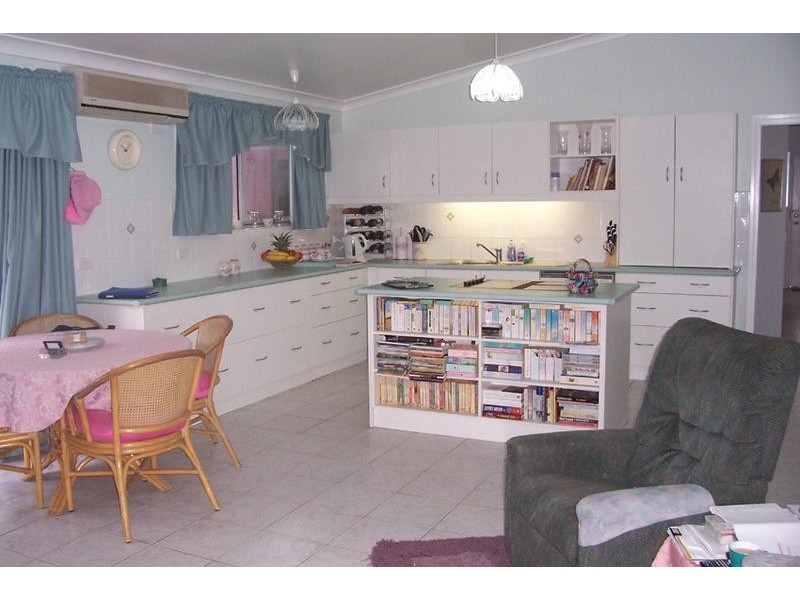 4 Johnson Place, Surf Beach NSW 2536