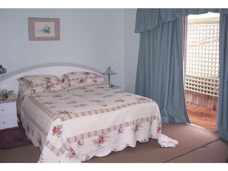 4 Johnson Place, Surf Beach NSW 2536